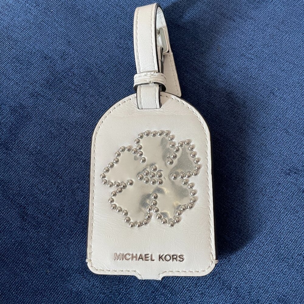 MICHAEL KORS White & Silver Flower Luggage Tag